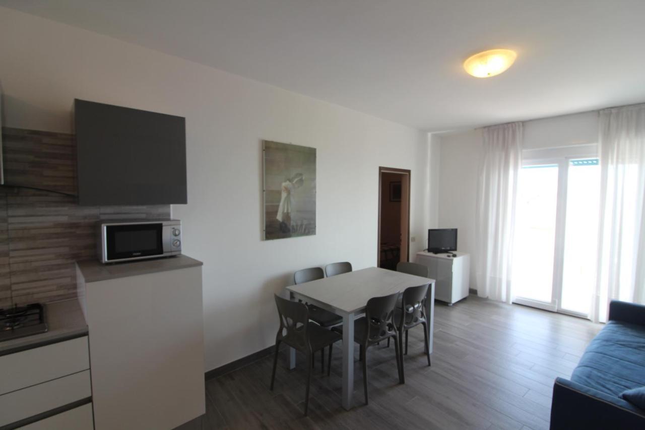 Appartamenti Puerto Do Sol Lignano Sabbiadoro Exterior photo