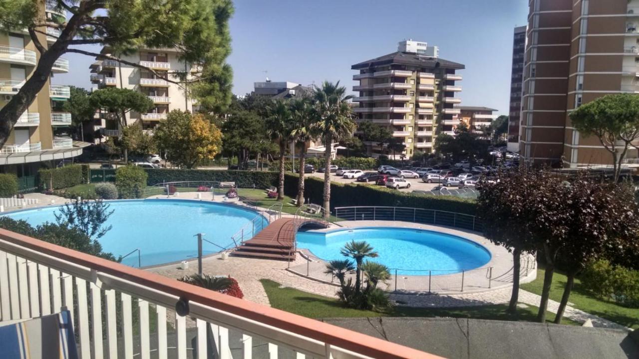 Appartamenti Puerto Do Sol Lignano Sabbiadoro Exterior photo